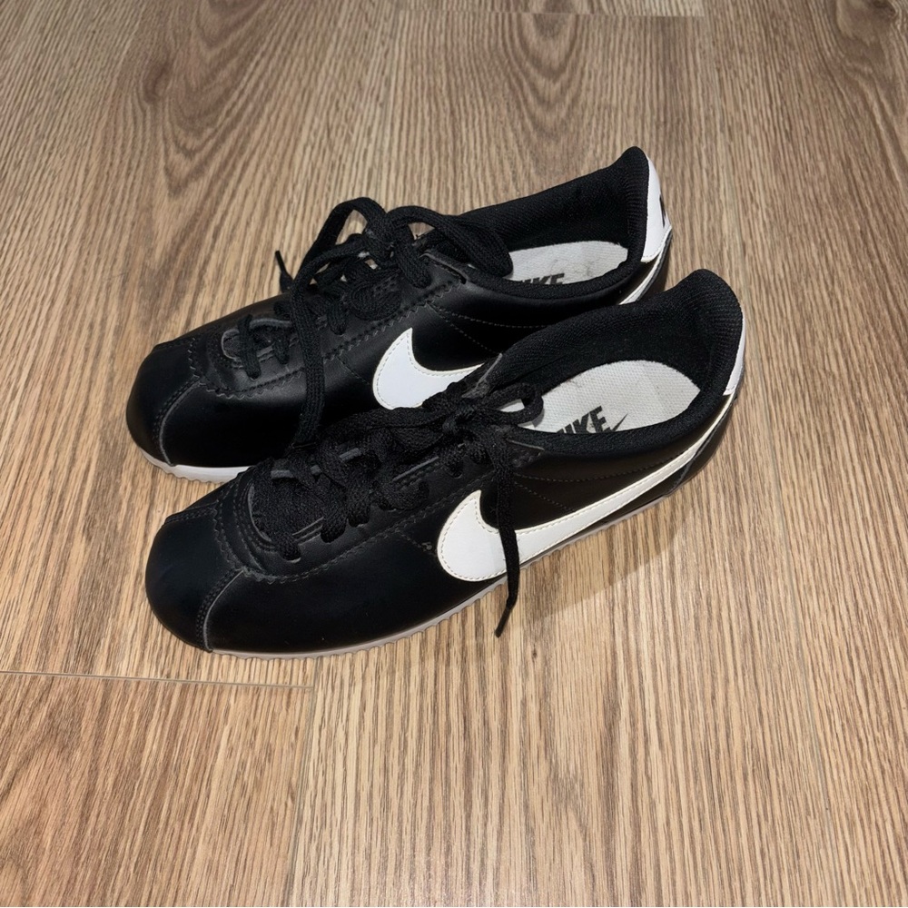 Nike Cortez Basic Leather Black White Shoes US 6.5 Preowned - Picture 4 of 7